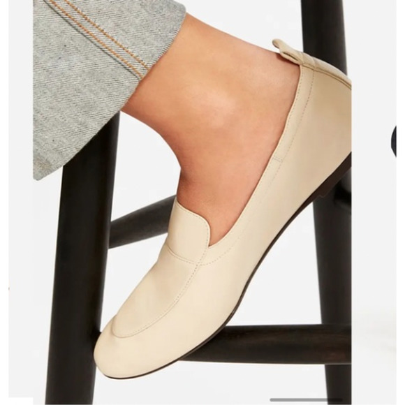 Everlane Leather Day Loafer in Cashew - Picture 2 of 15